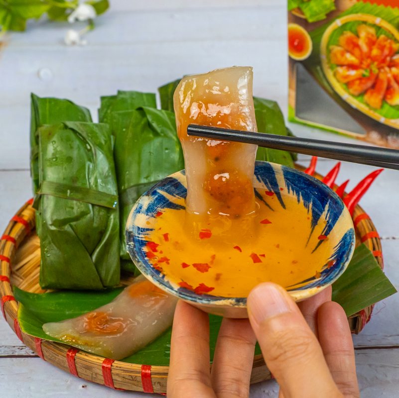 STUFFED TAPIOCA DUMPLINGS // Bánh bột lọc Huế - 73680