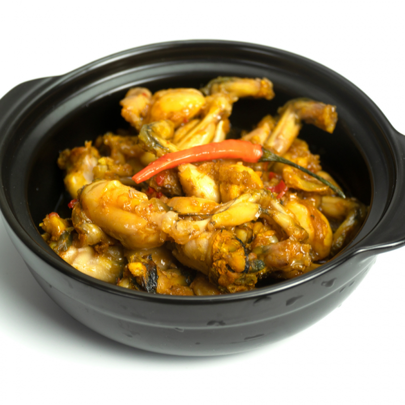 Stir fried frog leg with lemongrass and chili (Đùi ếch xào sả ớt) Chuồn Chuồn brand Dragonfly (2)