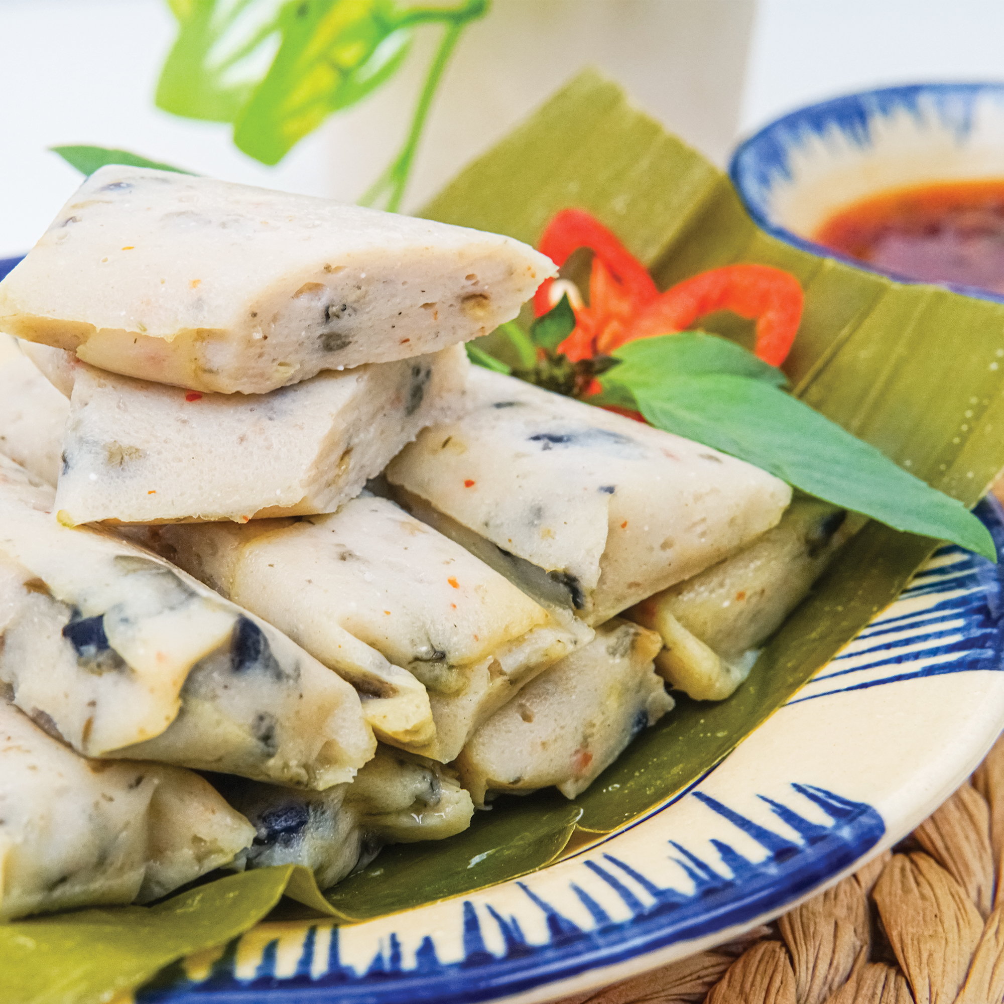 FISH LOAF WITH APPLE SNAIL // Chả ốc gói lá chuối - 73164