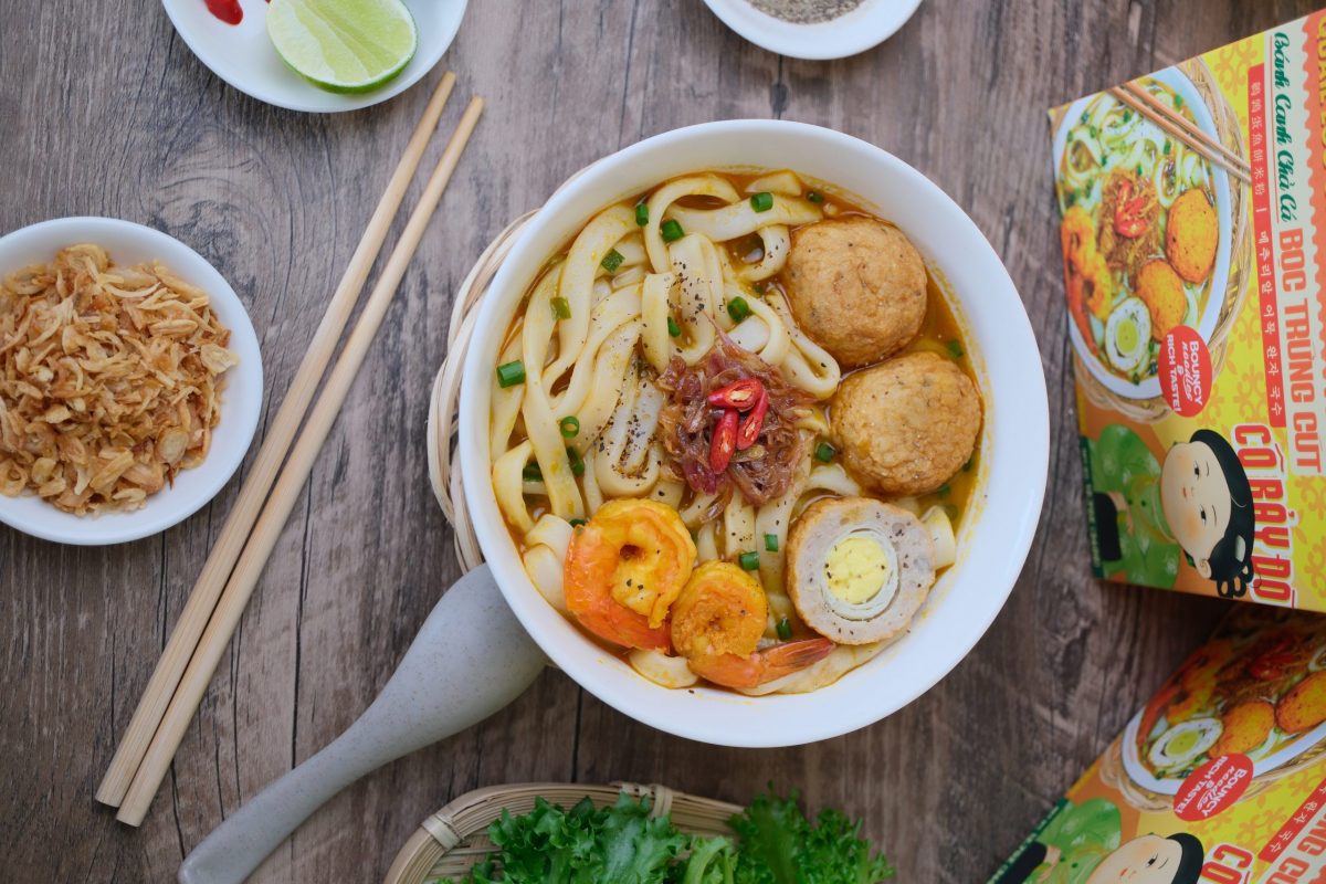 Thick Noodle Soup With Quail Egg-Stuffed Fish Cake // Bánh Canh Chả Cá Bọc Trứng Cút - Cô Bảy Đò - 73799